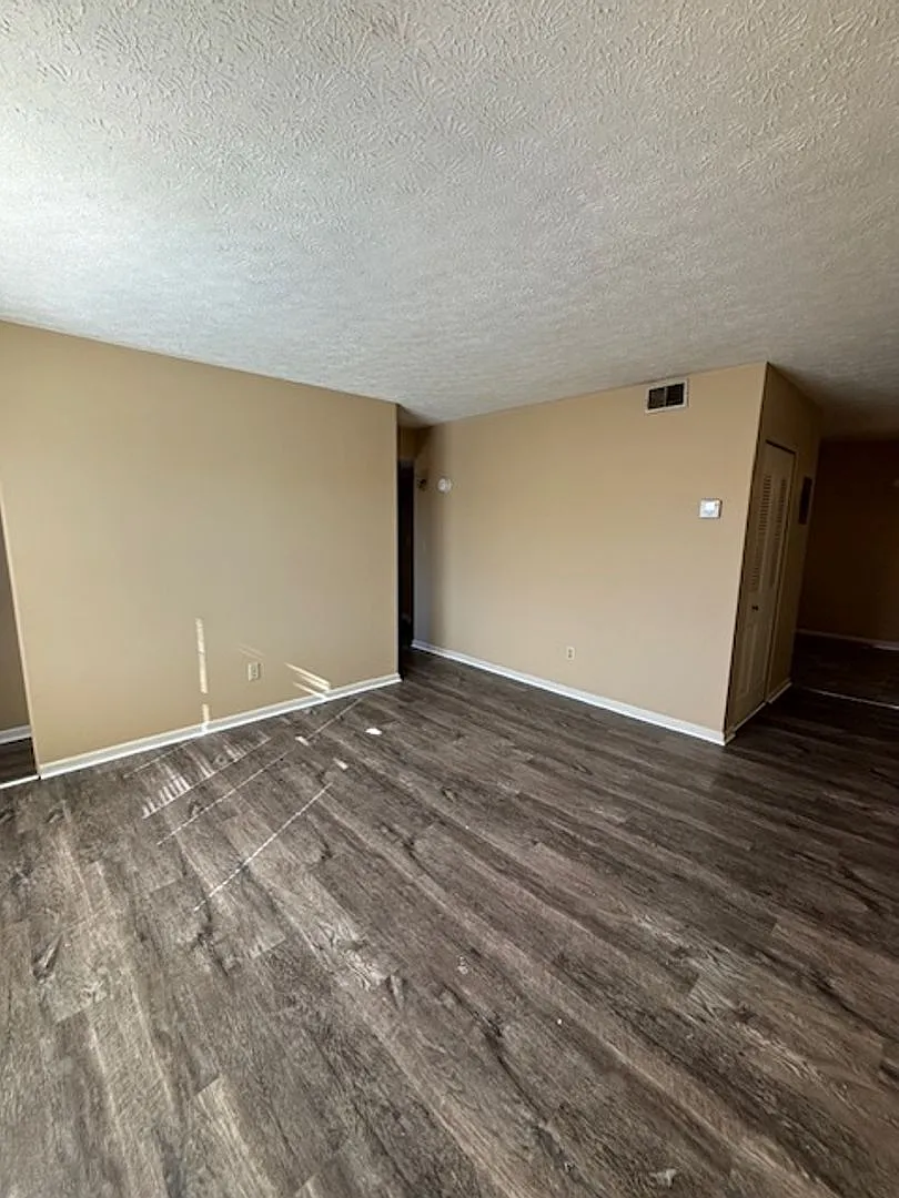 Building Photo - 409 Shelby Ave #3