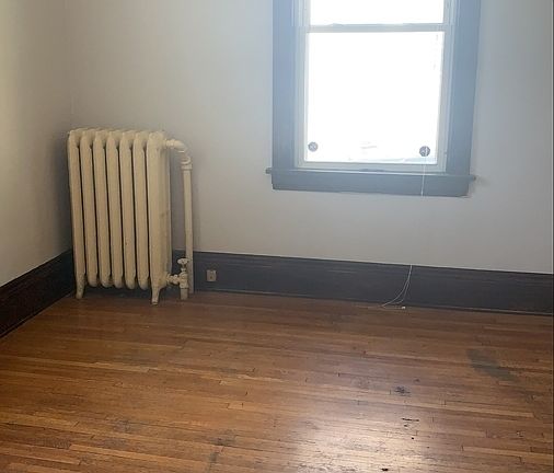 4th image of 937 Saint Anthony Ave