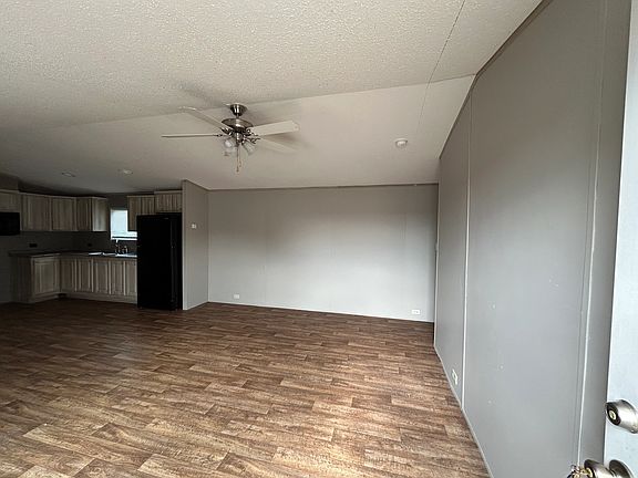 3rd image of 213 Riviera Courts Dr