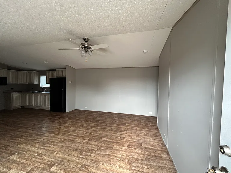 213 Riviera Courts Dr — Photo 3