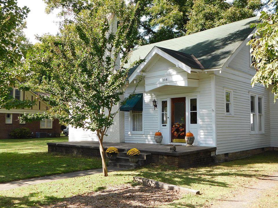 1st image of 108 Pine St