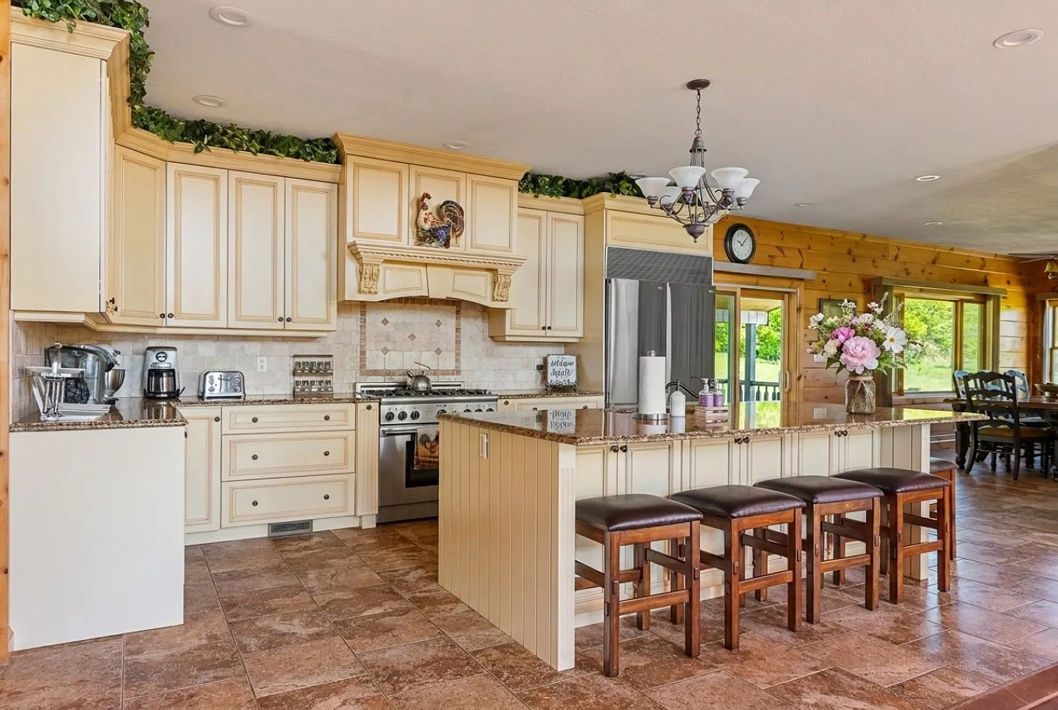 6 bed, 5.0 bath, $13,572 — Photo 3