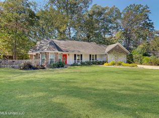 419 Walnut Grove Dr, Pearl, MS 39208