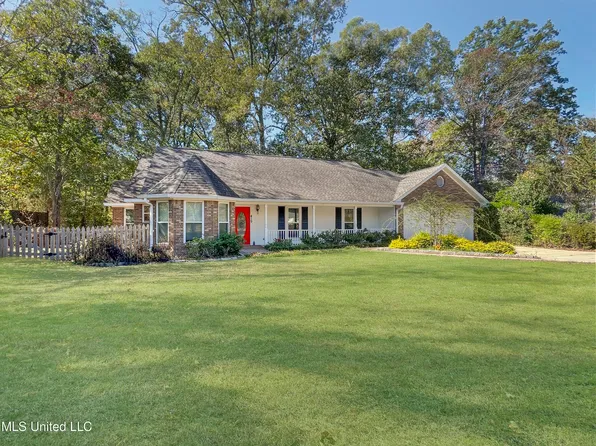 419 Walnut Grove Dr, Pearl, MS 39208