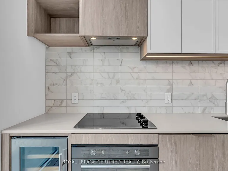 2020 Bathurst St #919 — Photo 17