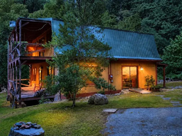 693 Billy Compton Br, Pikeville, KY 41501