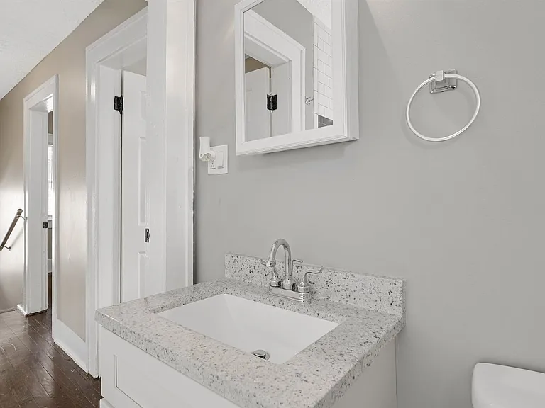 172 S Richardson Ave — Photo 13