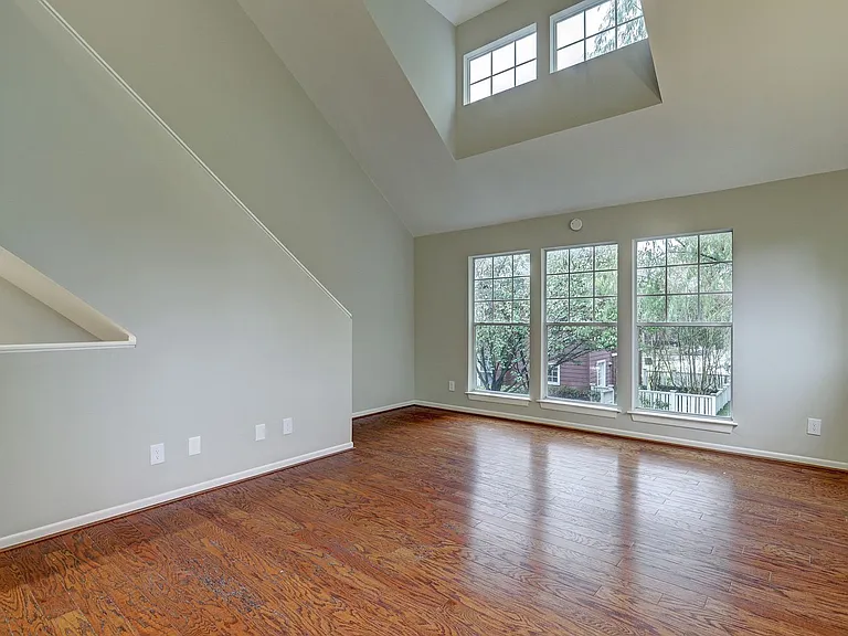 1401 Castle Ct — Photo 2