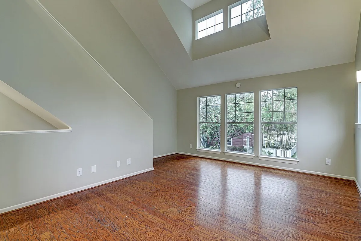 Building Photo - 1401 Castle Ct