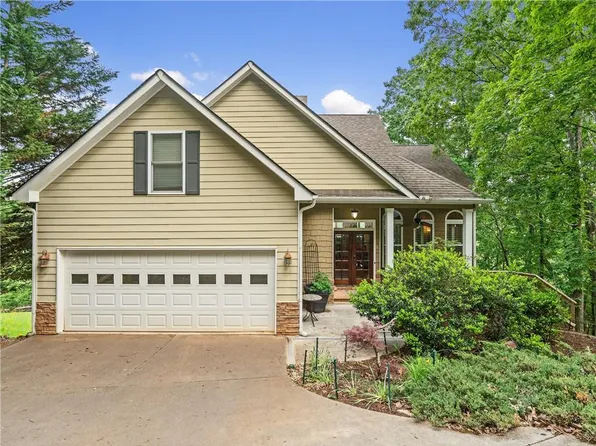809 Lake Arrowhead Dr, Waleska, GA 30183