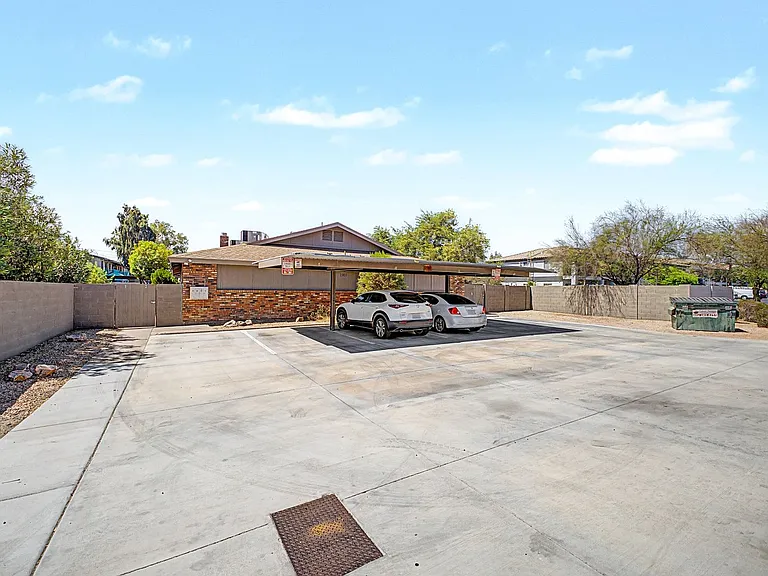 Beautiful Beck Ln Fourplex — Photo 25