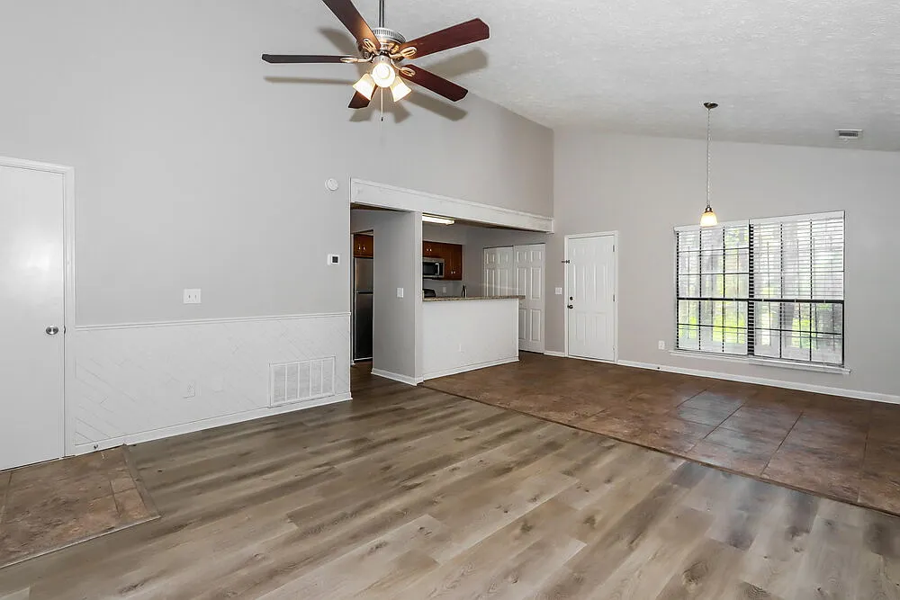 3 bed, 2.0 bath, 1291 sqft, $1,615 — Photo 4