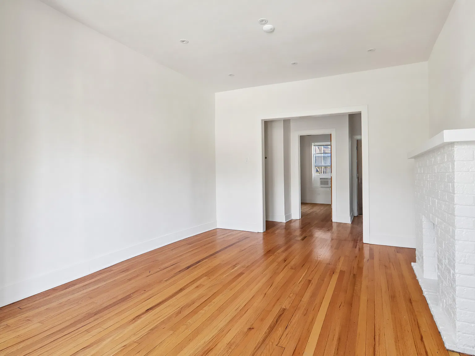 801 Seward St — Photo 3