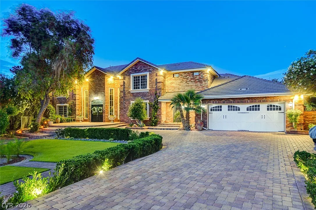 4 bed, 5.5 bath, 6070 sqft, $9,900 — Photo 3