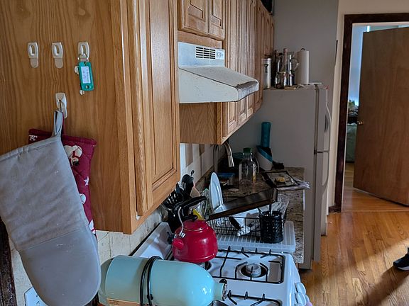 3rd image of 177 Hemenway St #18