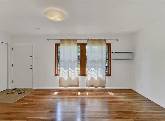 4th image of 713 La Marite Dr