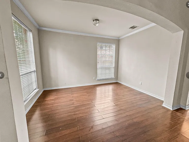 5530 Greensboro Dr — Photo 8
