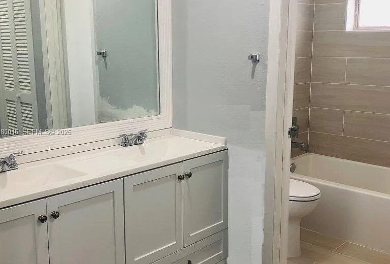 930 Benevento Ave #930 — Photo 7