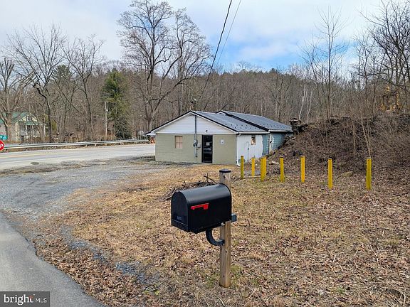 5th image of 1030 Sandy Run Rd