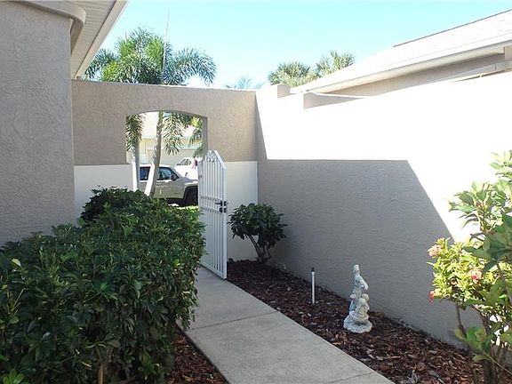 4th image of 633 Tremont Greens Ln