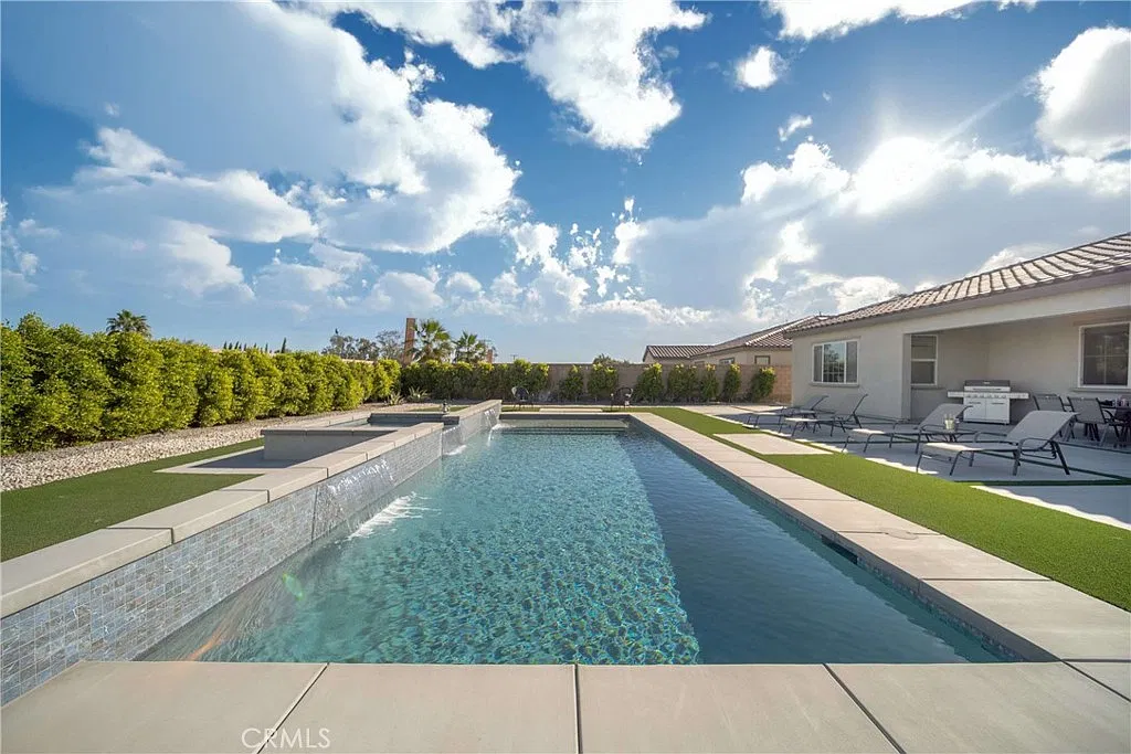3 bed, 2333 sqft, $5,499 — Photo 1
