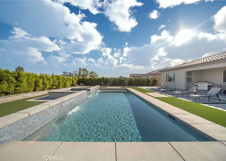 58085 Coral View Way