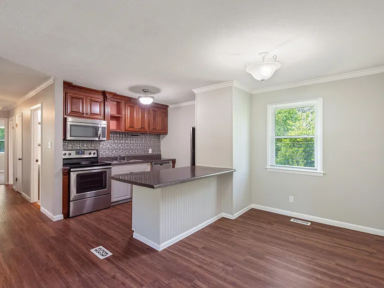 3218 Chantilly Dr — Photo 6