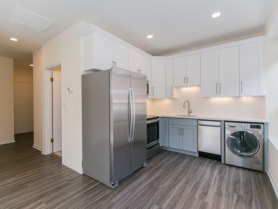 1st image of 2533 N Clark St #201