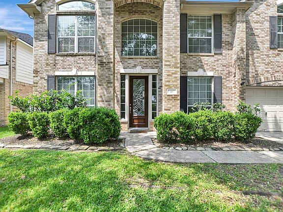 2nd image of 810 Almond Pointe