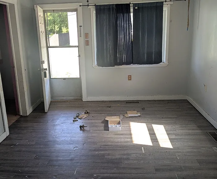 801 W 10th St — Photo 7