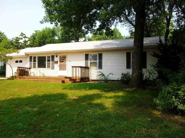 1606 W 22nd Ter, Lawrence, KS 66046