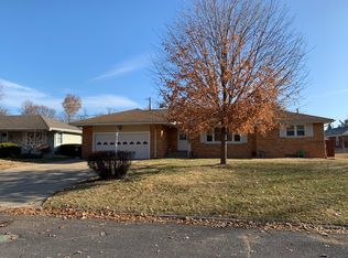 4616 N Clarewood Ave, Peoria, IL 61614