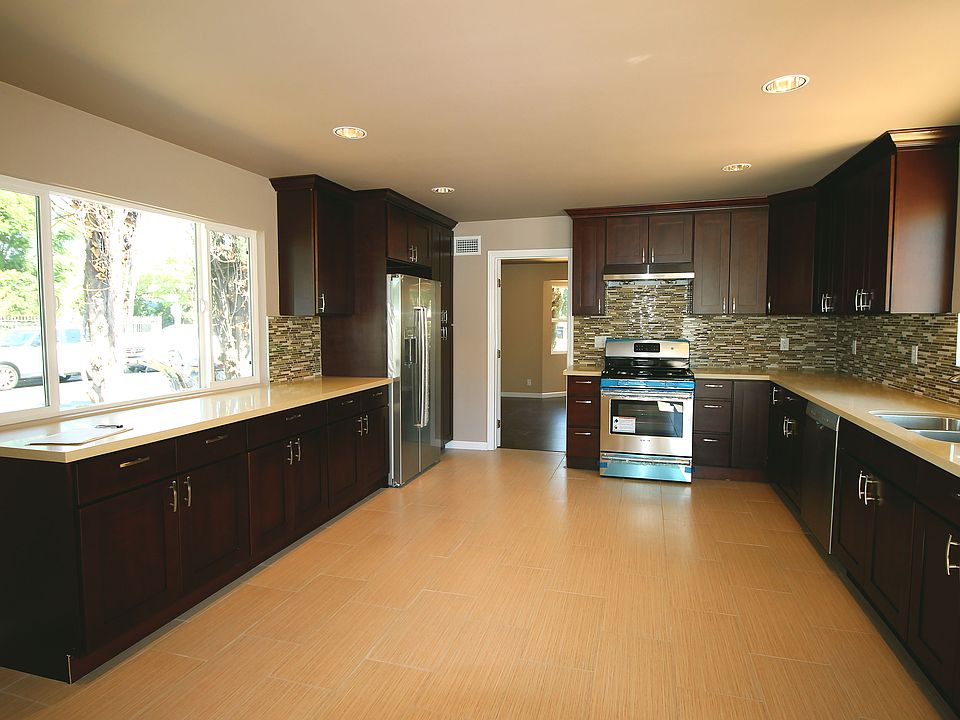 2nd image of 7051 Rhea Ave
