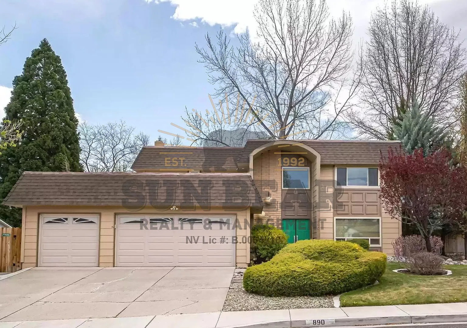 4 Bedroom in Reno Great Location! — Photo 1