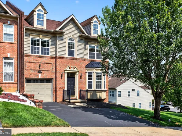 3129 Woods Edge Dr, Garnet Valley, PA 19060