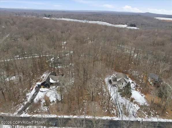 37 Lyman Ln, Gouldsboro, PA 18424
