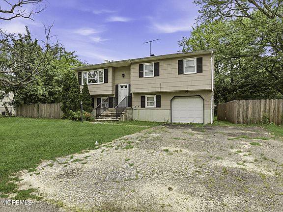 3rd image of 1181 Manor Drive