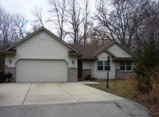 4255 S 35th St, Greenfield, WI 53221