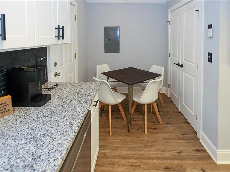 1809 Vesta Ave — Photo 7