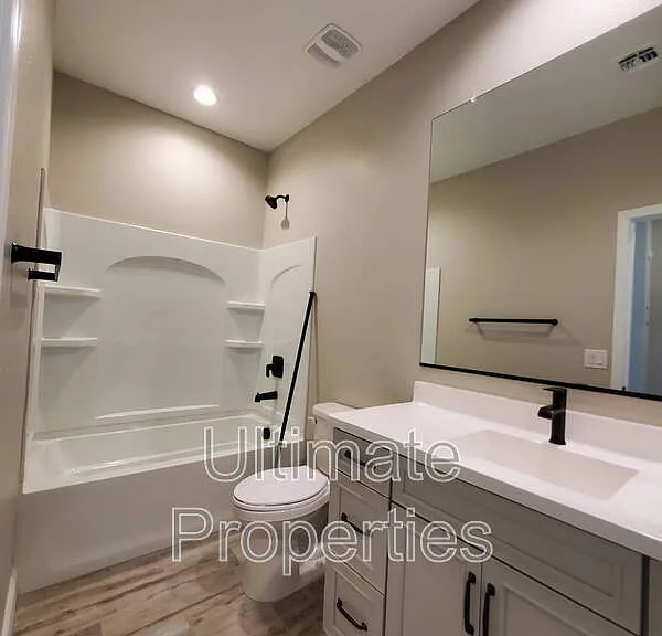 835 N 110th Ave — Photo 9