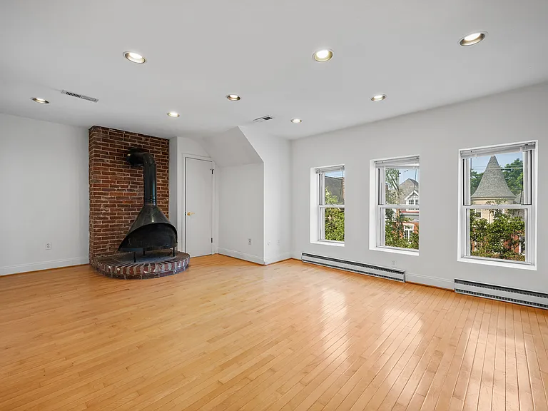 417 Denniston St #4 — Photo 2