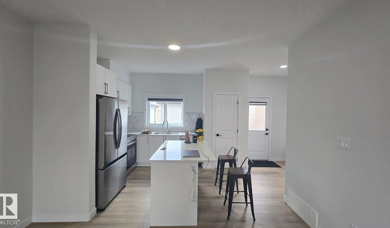 3 bed, 2.5 bath, 1473 sqft, $2,000 — Photo 2