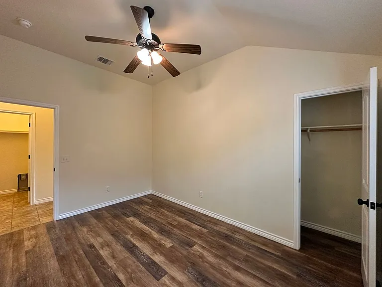 507 Sladecek Dr — Photo 15
