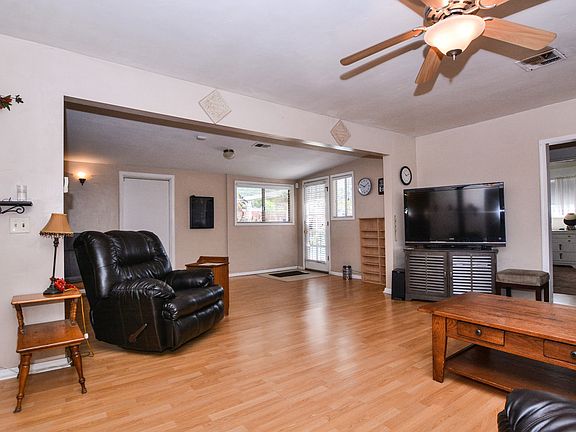 4th image of 960 Holly Vista Blvd