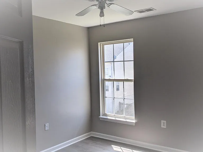 411 Hanrahan Ct SE — Photo 30