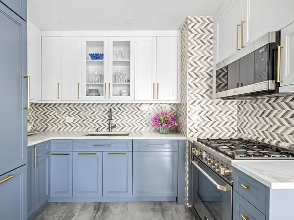 200 East 61st Street image 3 of 27