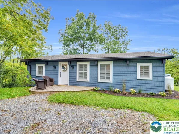 470 N Shore Dr, Lenhartsville, PA 19534
