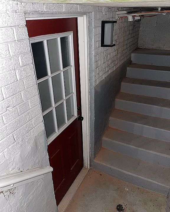 Private entrance 