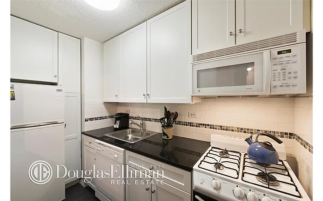 Rented by Douglas Elliman | media 4