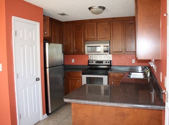5th image of 126 Northbrook Ct